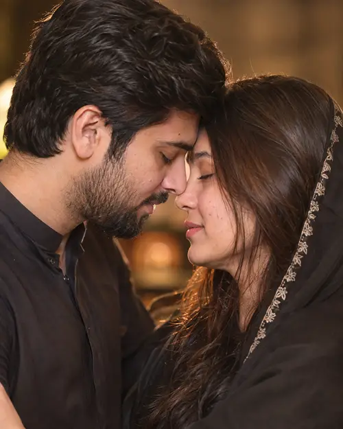 Realistic Kissing  Close Pose Prompt